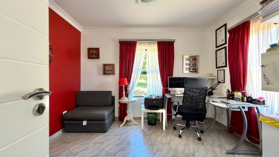 4 Bedroom Property for Sale in La Montagne Western Cape